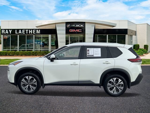 Used 2021 Nissan Rogue SV image 2