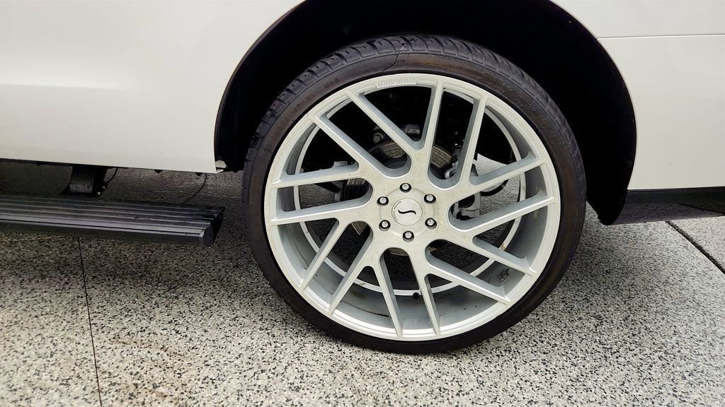 Used 2025 Lincoln Navigator Reserve w/ Jet Appearance Package image 9