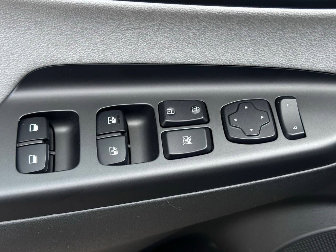 Used 2023 Hyundai Kona Limited w/ Cargo Package FWD image 21
