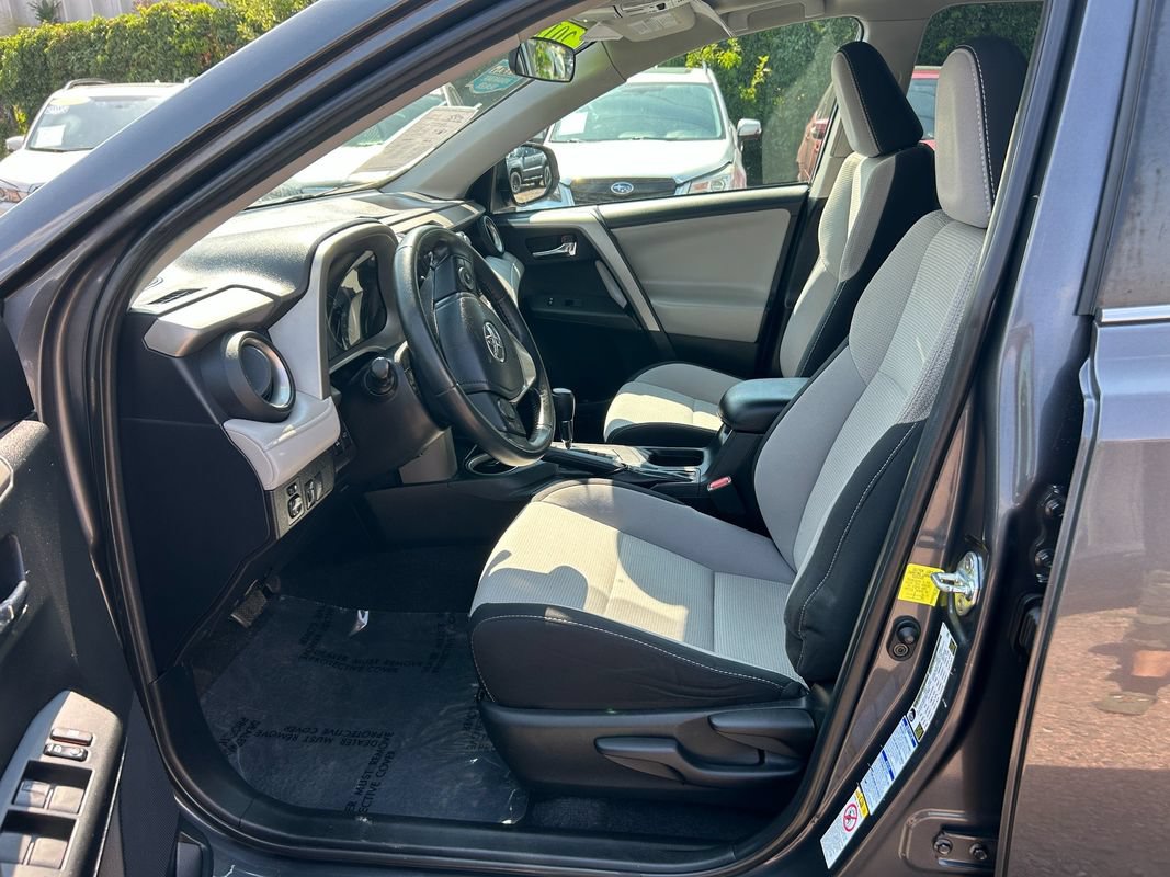 Used 2018 Toyota RAV4 XLE AWD/4WD image 16