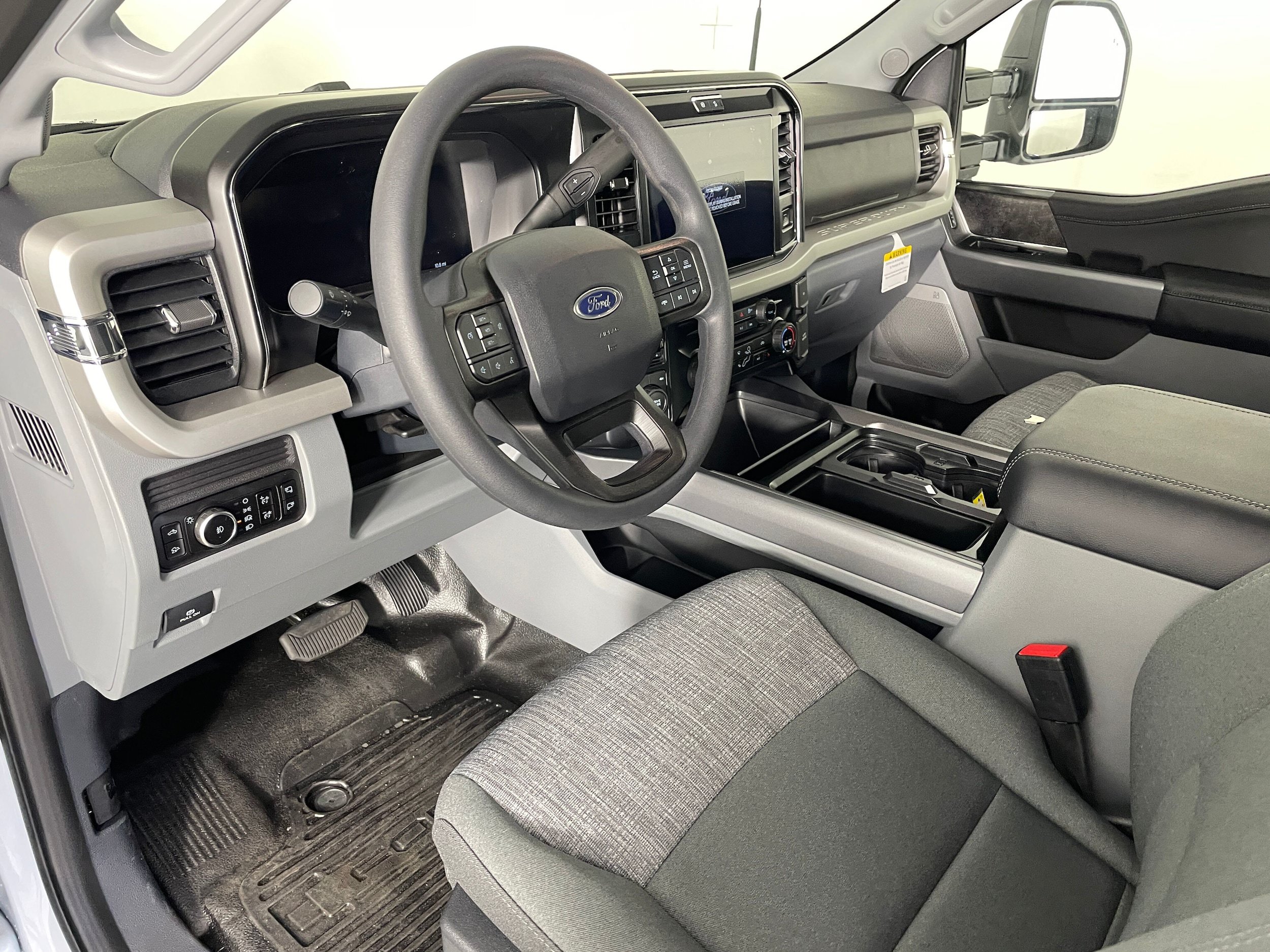 New 2026 Ford F250 XLT w/ XLT Premium Package AWD/4WD image 3