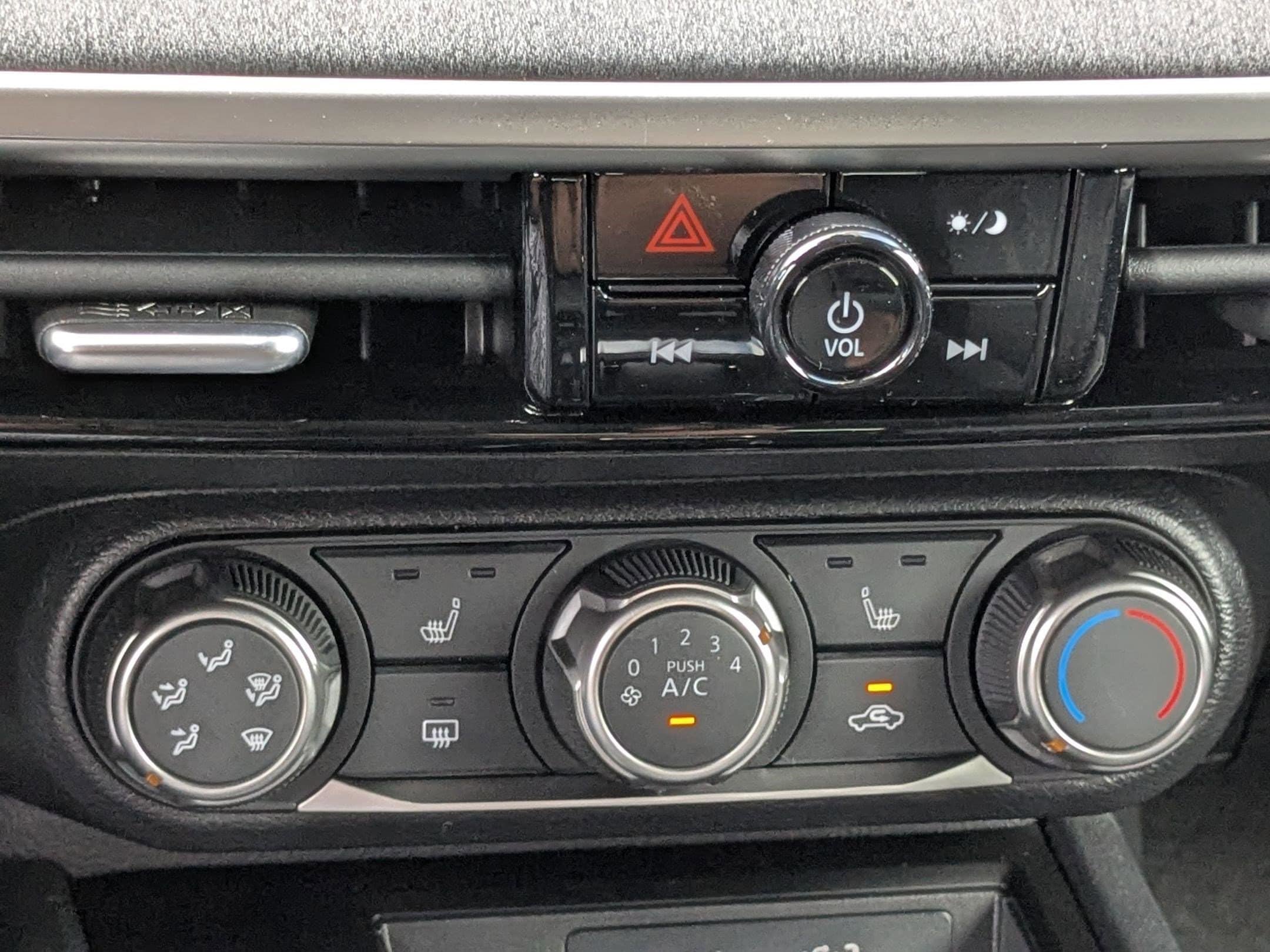 New 2025 Nissan Kicks SV w/ SV Premium Package FWD image 22