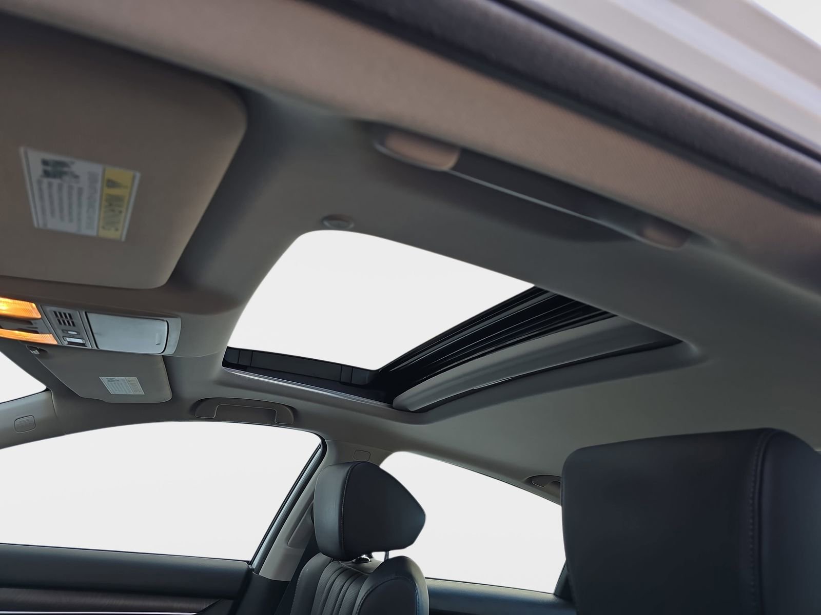 Certified 2018 Honda Accord Touring image 31