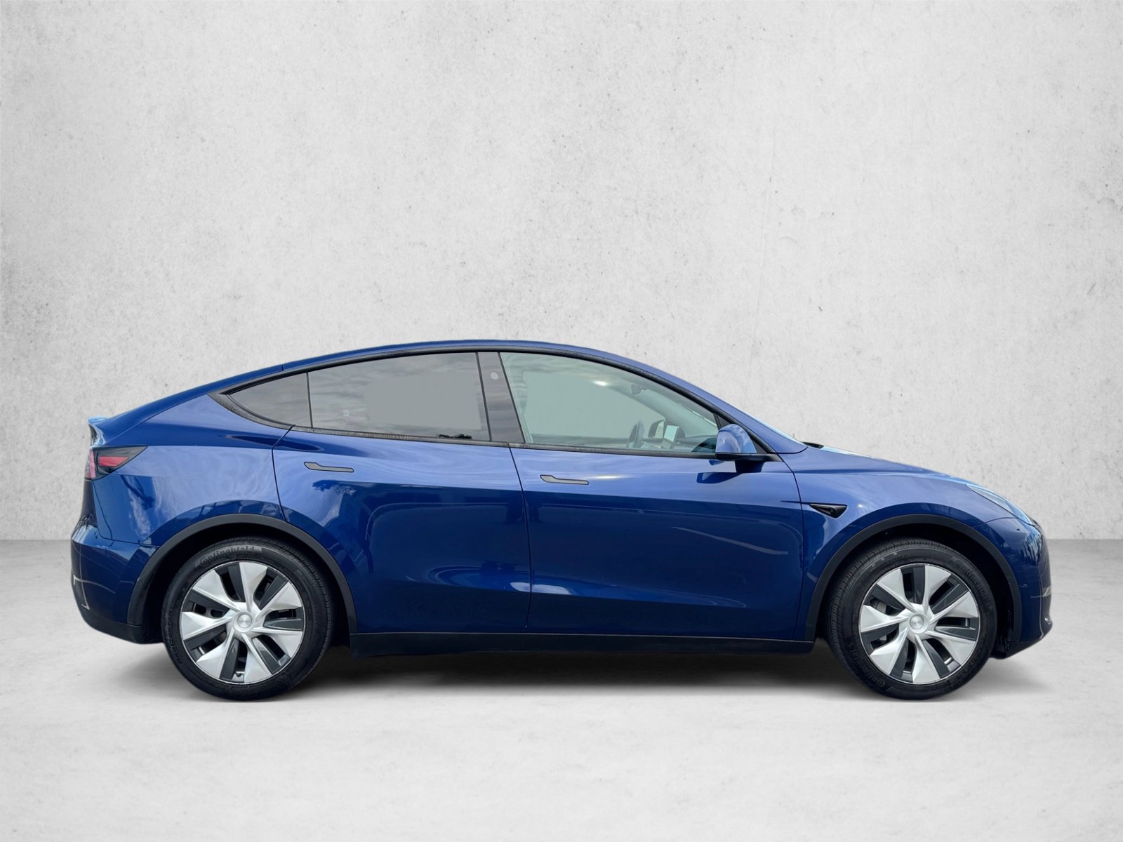 Used 2023 Tesla Model Y 2WD image 4