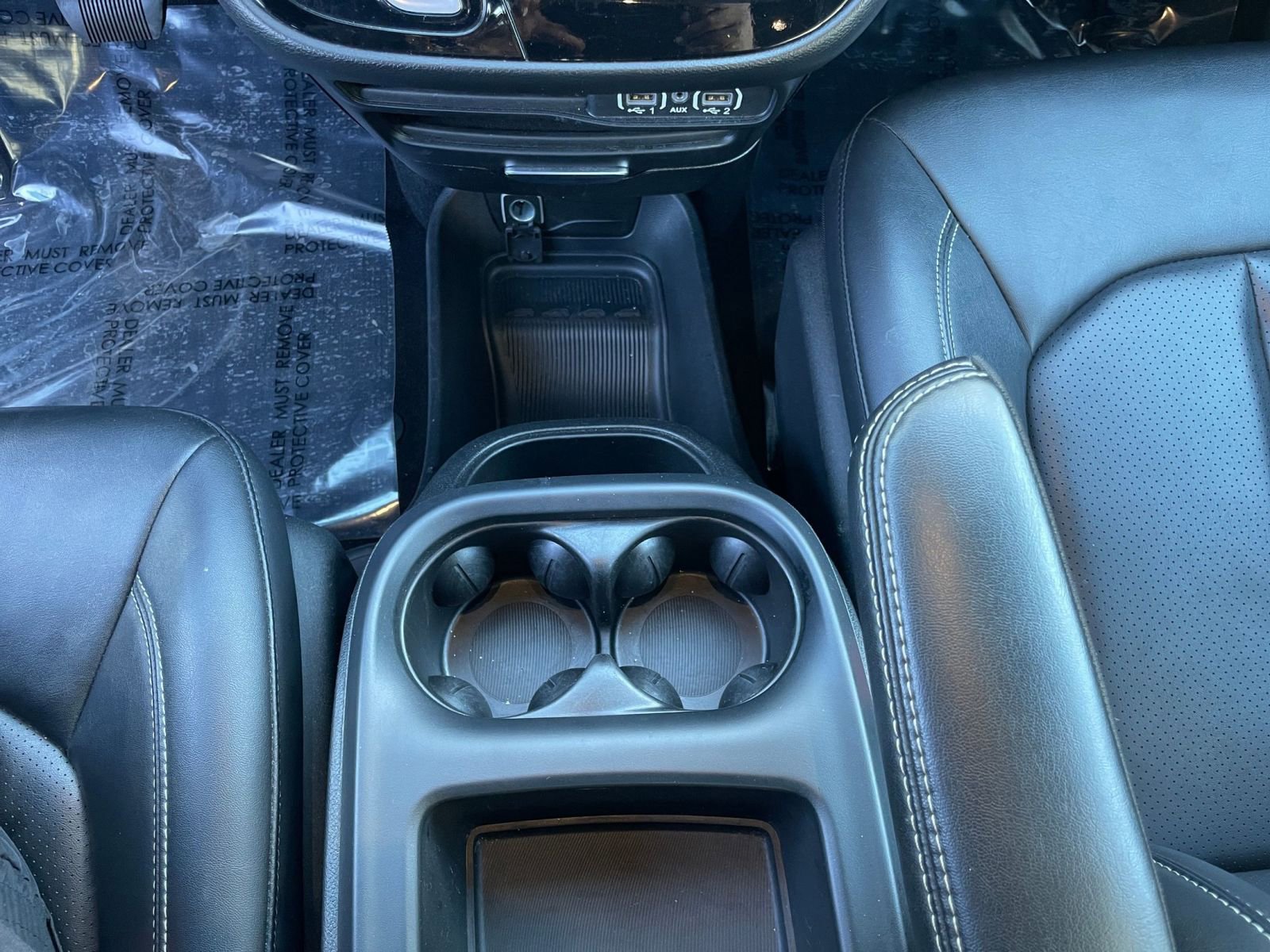 Used 2025 Chrysler Pacifica Select image 42