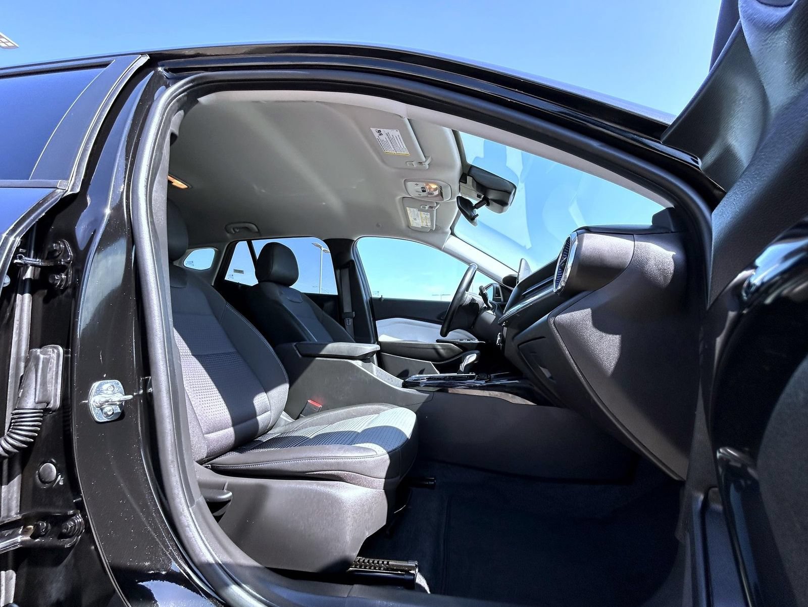 Used 2025 Chevrolet Trax LT w/ LT Convenience Package FWD image 15