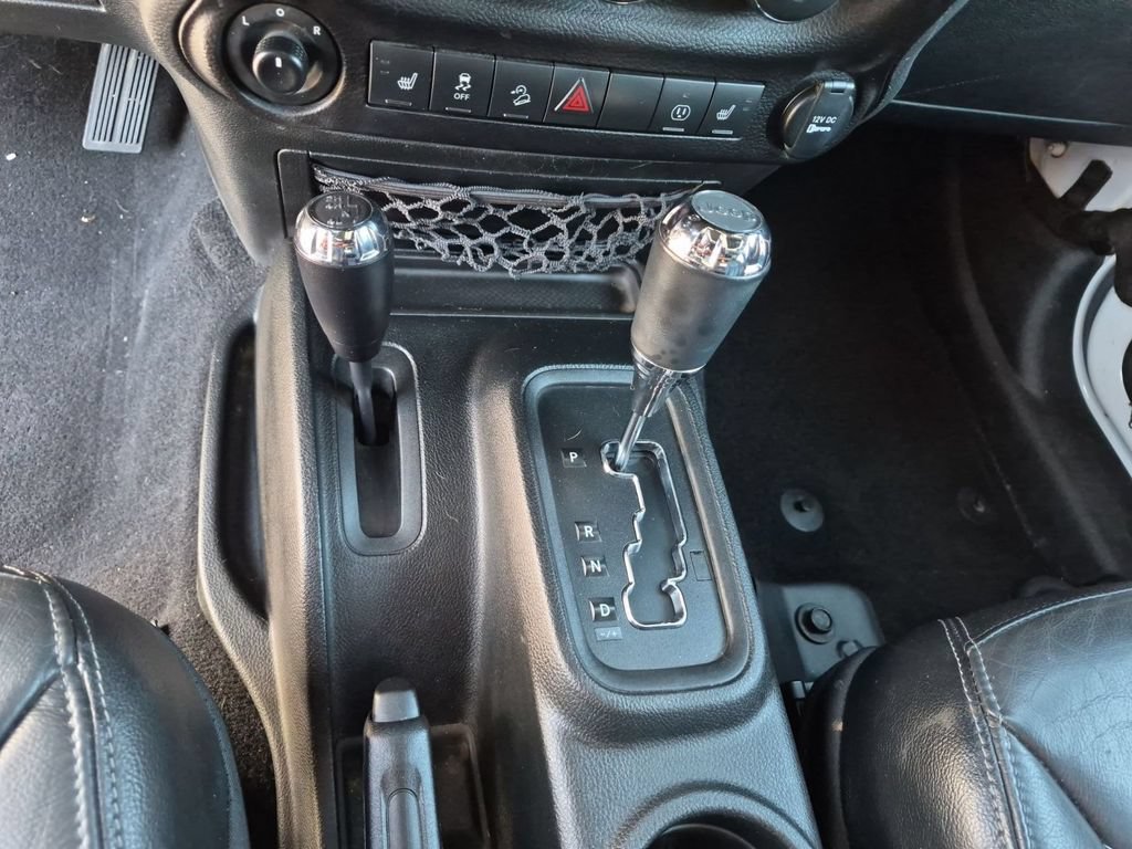 Used 2018 Jeep Wrangler Unlimited Sahara AWD/4WD image 12