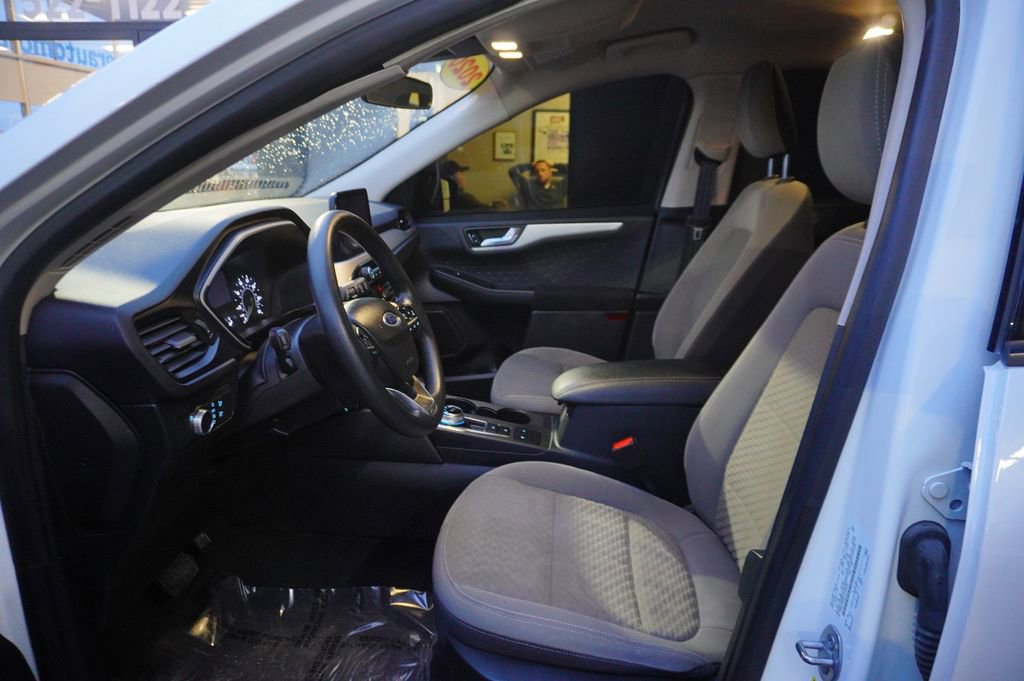 Used 2020 Ford Escape SE image 25