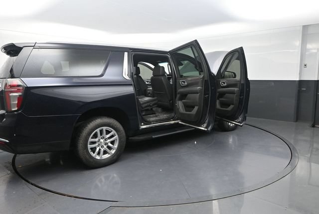 Used 2022 Chevrolet Suburban LT AWD/4WD image 46