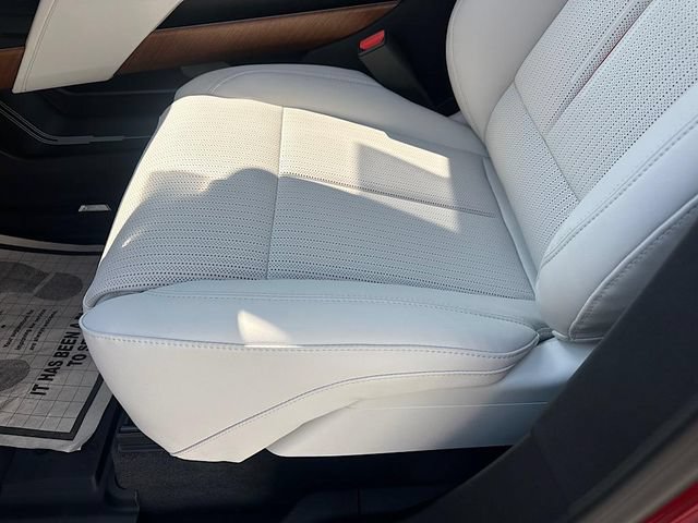 New 2026 Cadillac Vistiq Luxury w/ LPO, Floor Liner Package AWD/4WD image 10