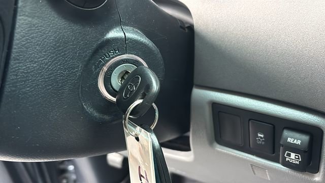 Used 2010 Toyota Tundra Limited image 11