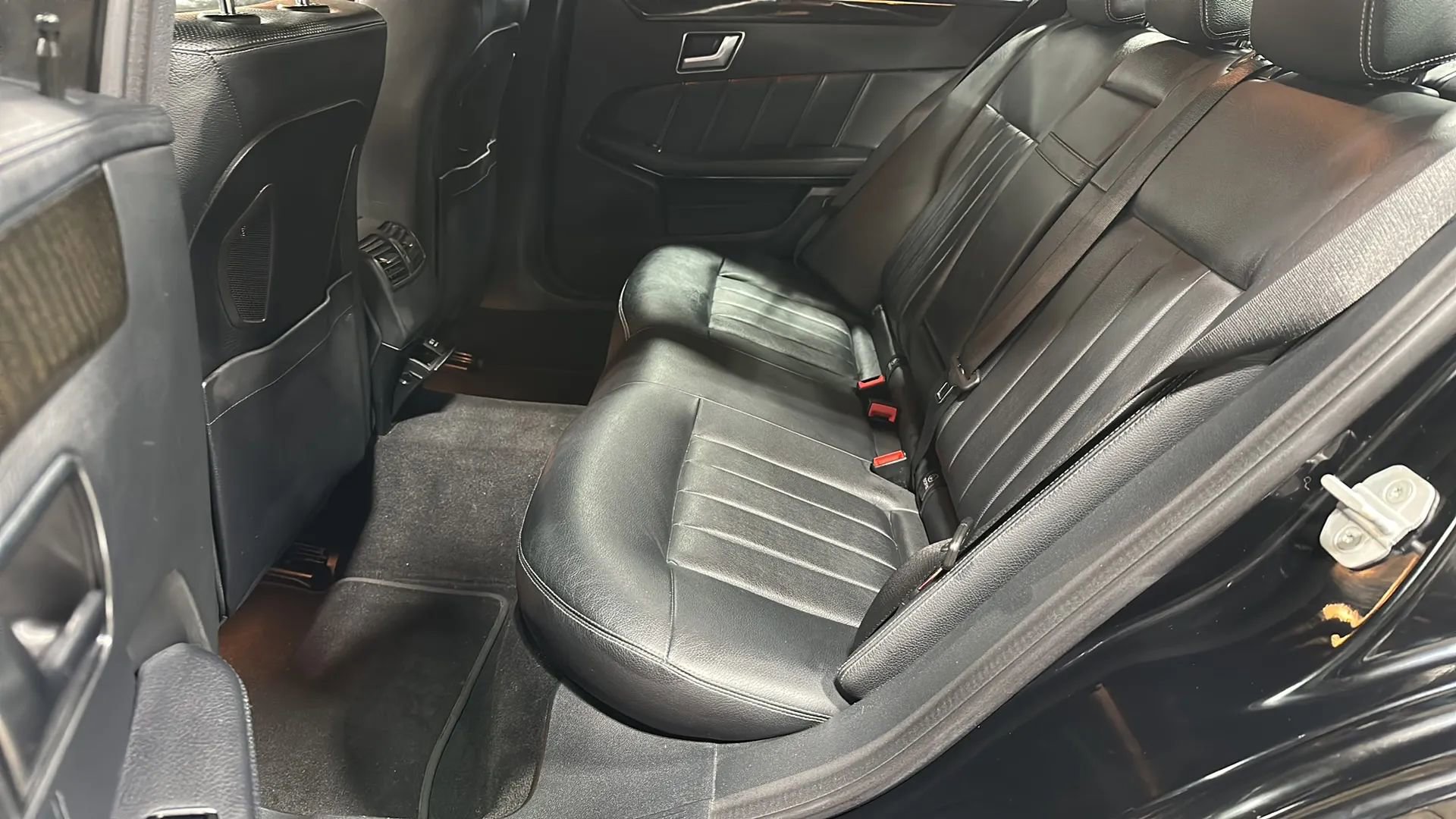 Used 2016 Mercedes-Benz E 400 4MATIC Sedan image 11