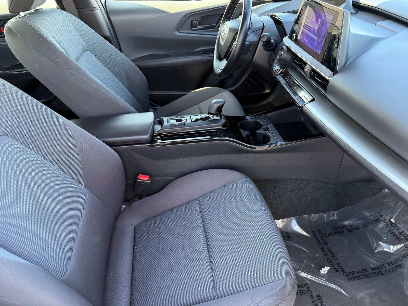 Used 2024 Toyota Prius LE FWD image 30
