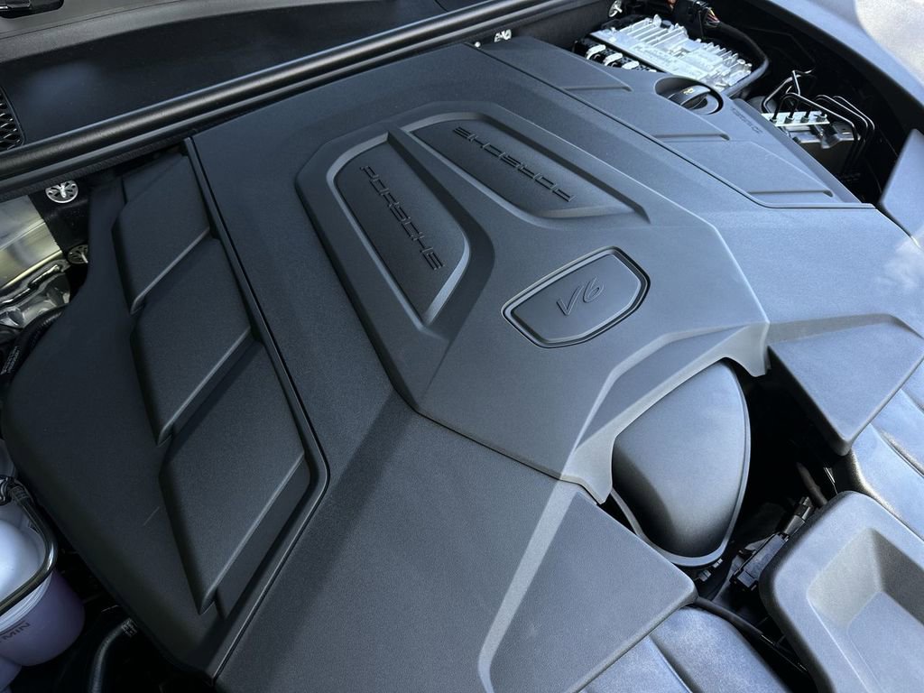 Certified 2025 Porsche Cayenne image 30
