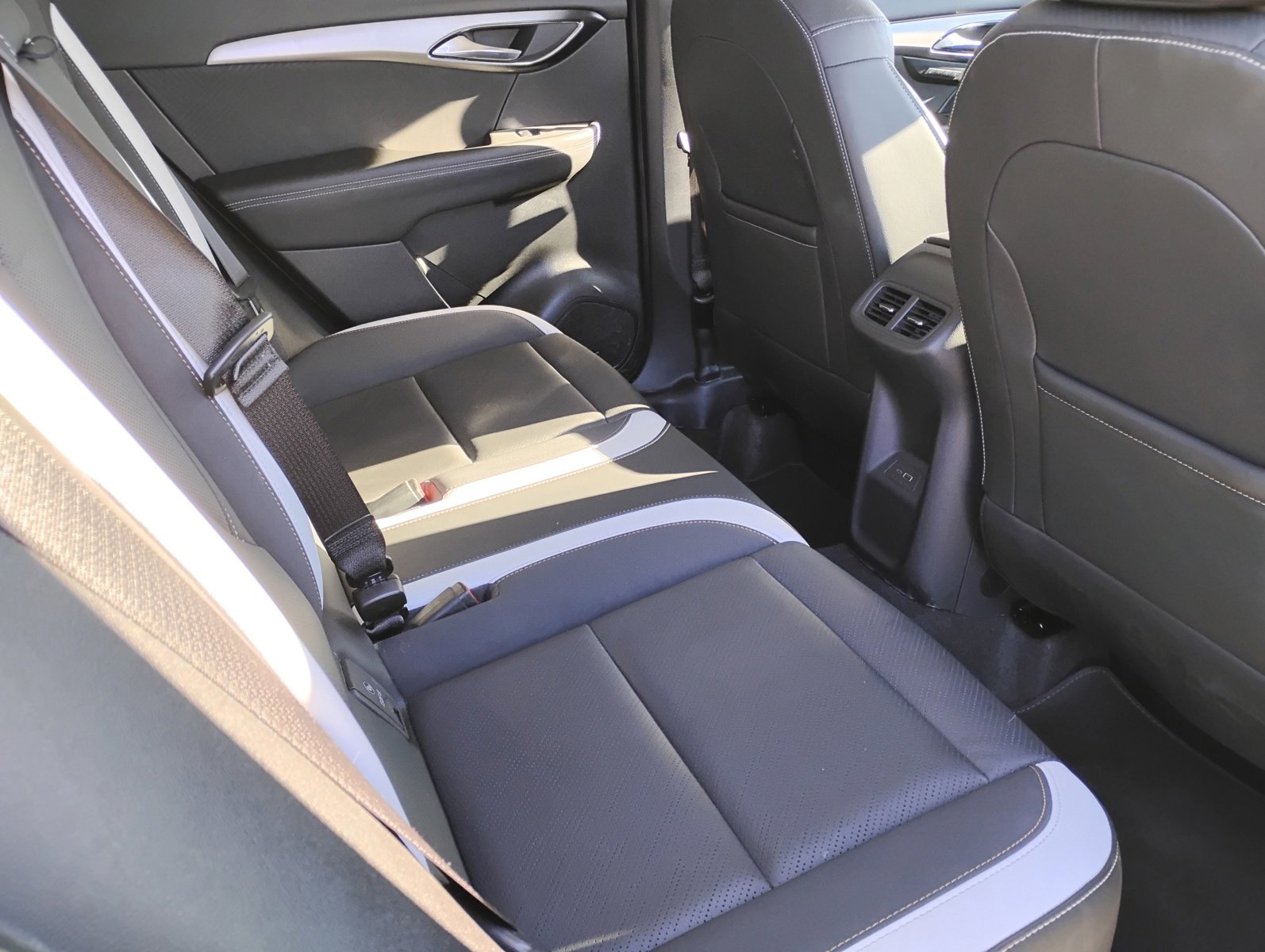 Used 2025 Buick Envision Sport Touring image 19