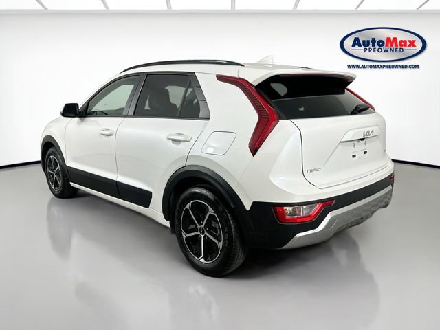 Used 2023 Kia Niro LX image 5