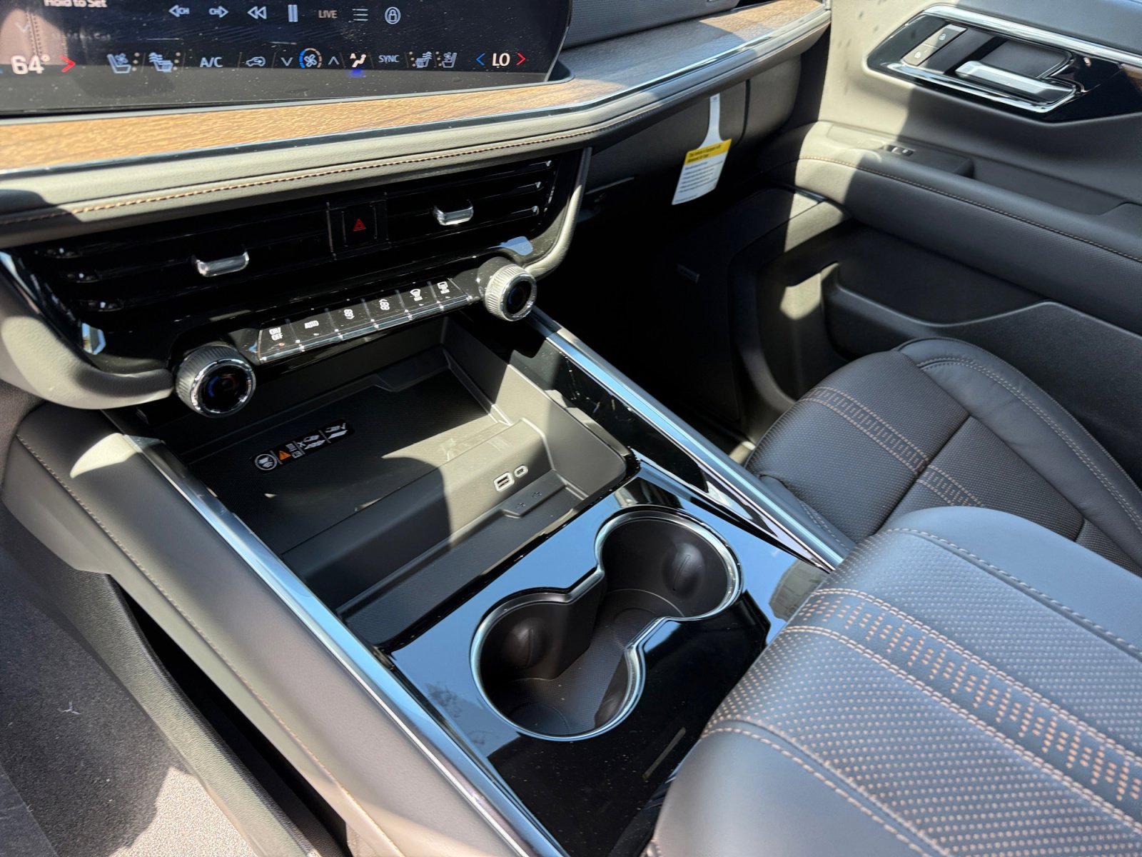New 2026 Chevrolet Tahoe High Country AWD/4WD image 13