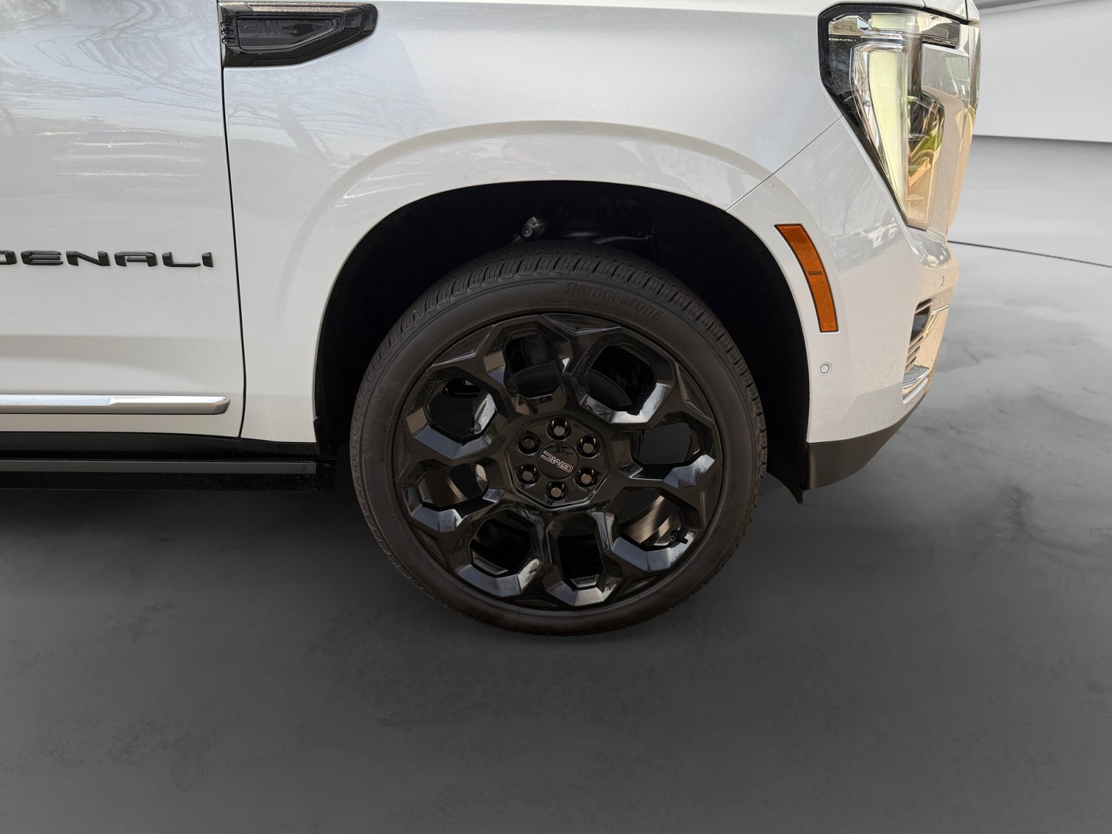 New 2026 GMC Yukon XL Denali w/ Denali Reserve Package image 31