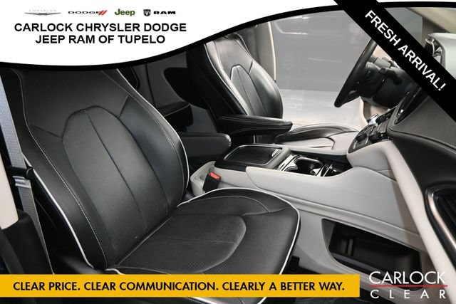 Used 2023 Chrysler Pacifica Limited FWD image 36