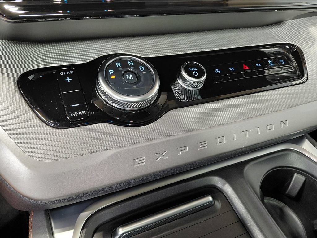Certified 2025 Ford Expedition Active AWD/4WD image 34