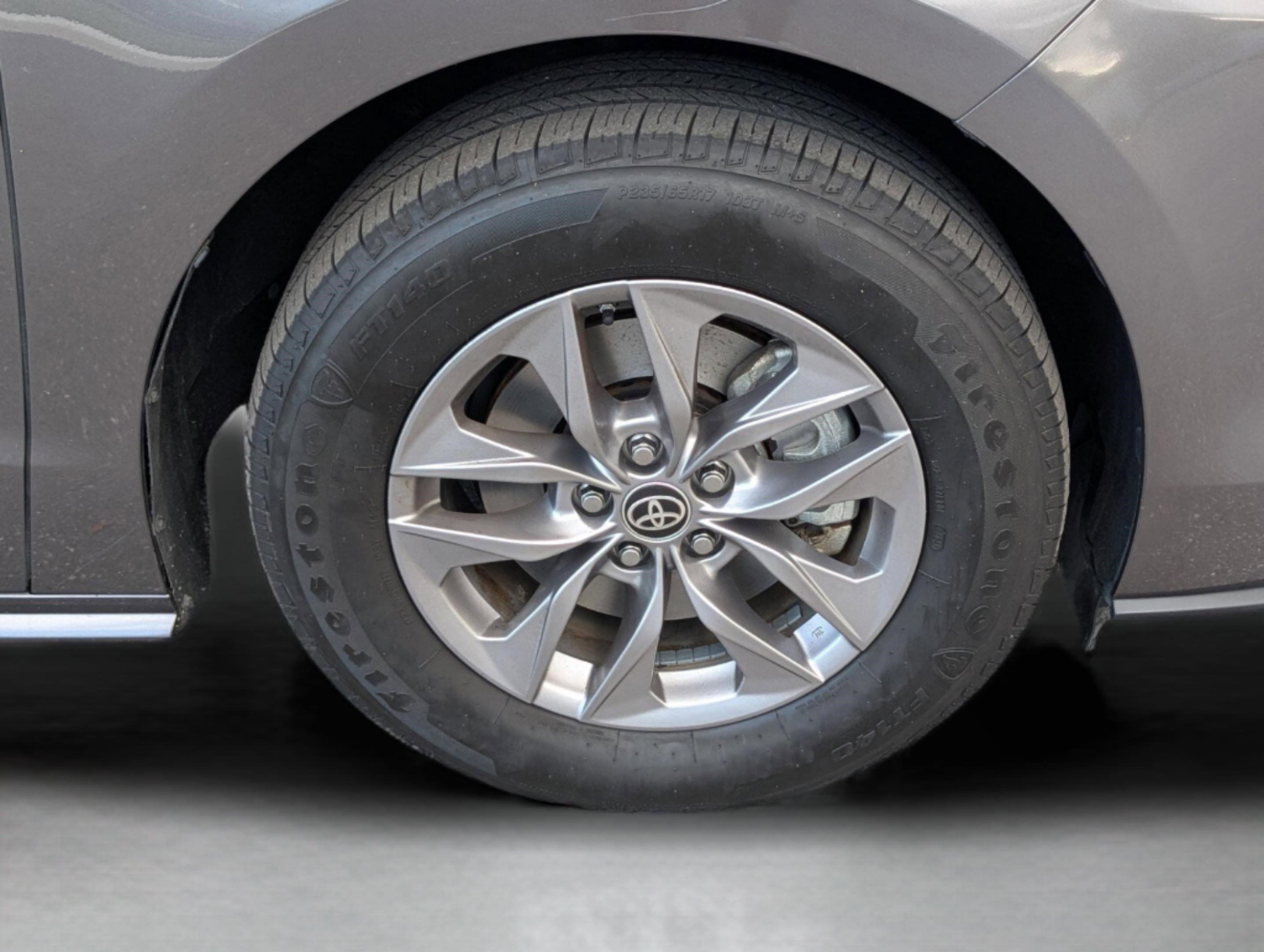 Used 2023 Toyota Sienna XLE image 10