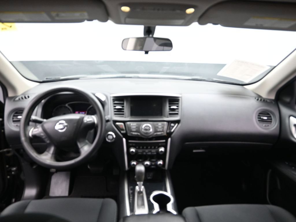 Used 2019 Nissan Pathfinder S image 18