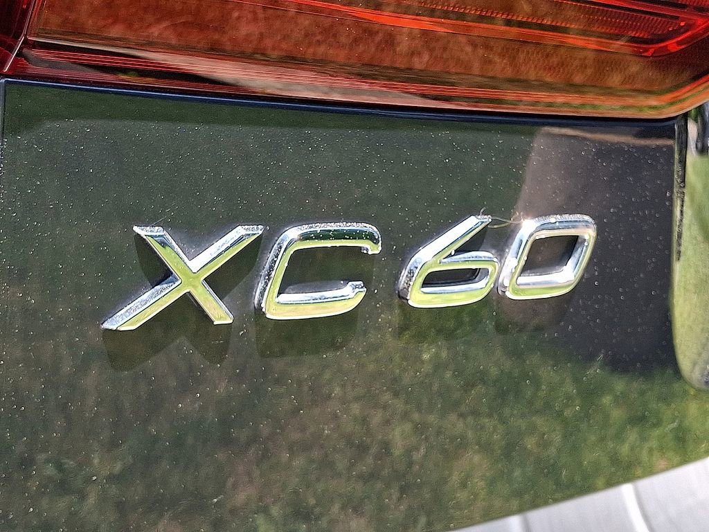 Used 2022 Volvo XC60 B5 Momentum w/ Climate Package AWD/4WD image 32