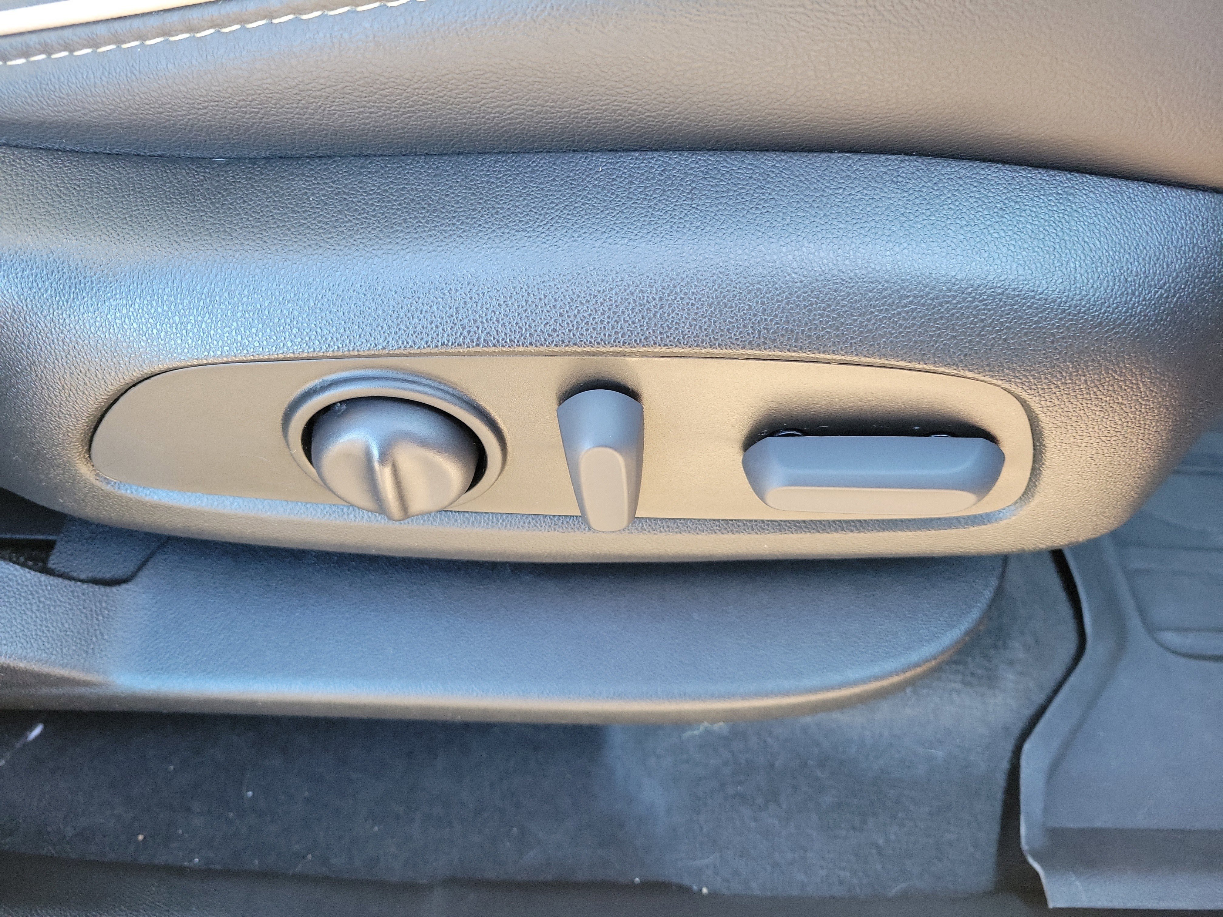 Used 2023 Chevrolet Traverse Premier w/ LPO, Floor Liner Package image 9