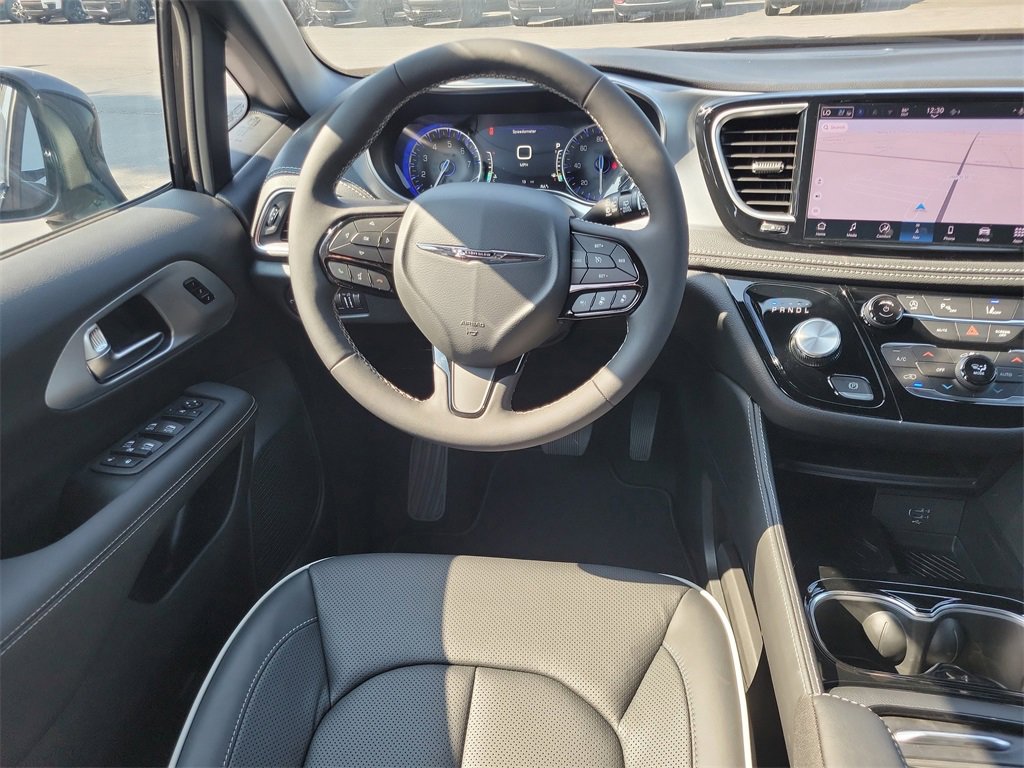 New 2026 Chrysler Pacifica Limited image 17