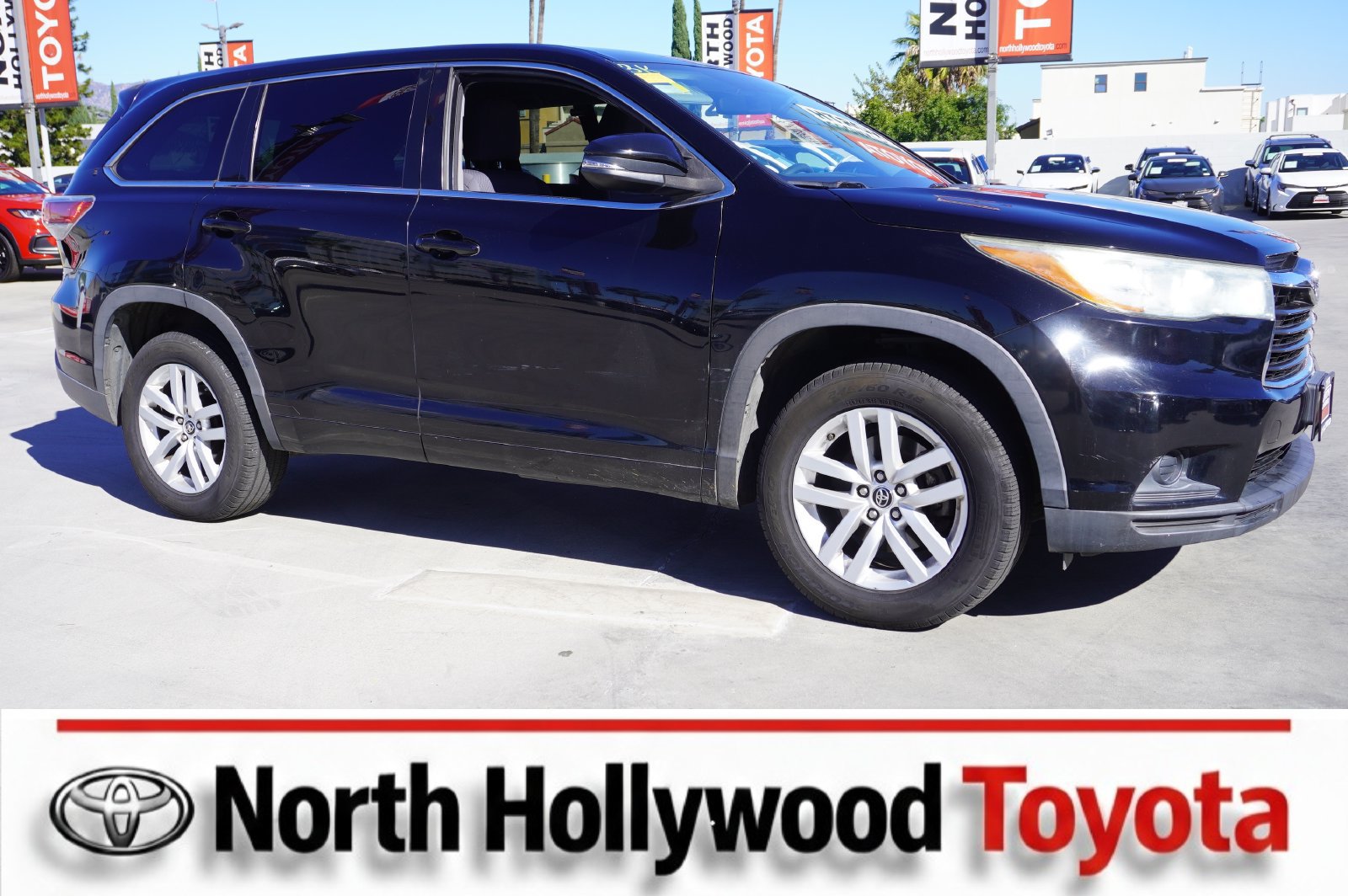 Used 2016 Toyota Highlander LE FWD image 1