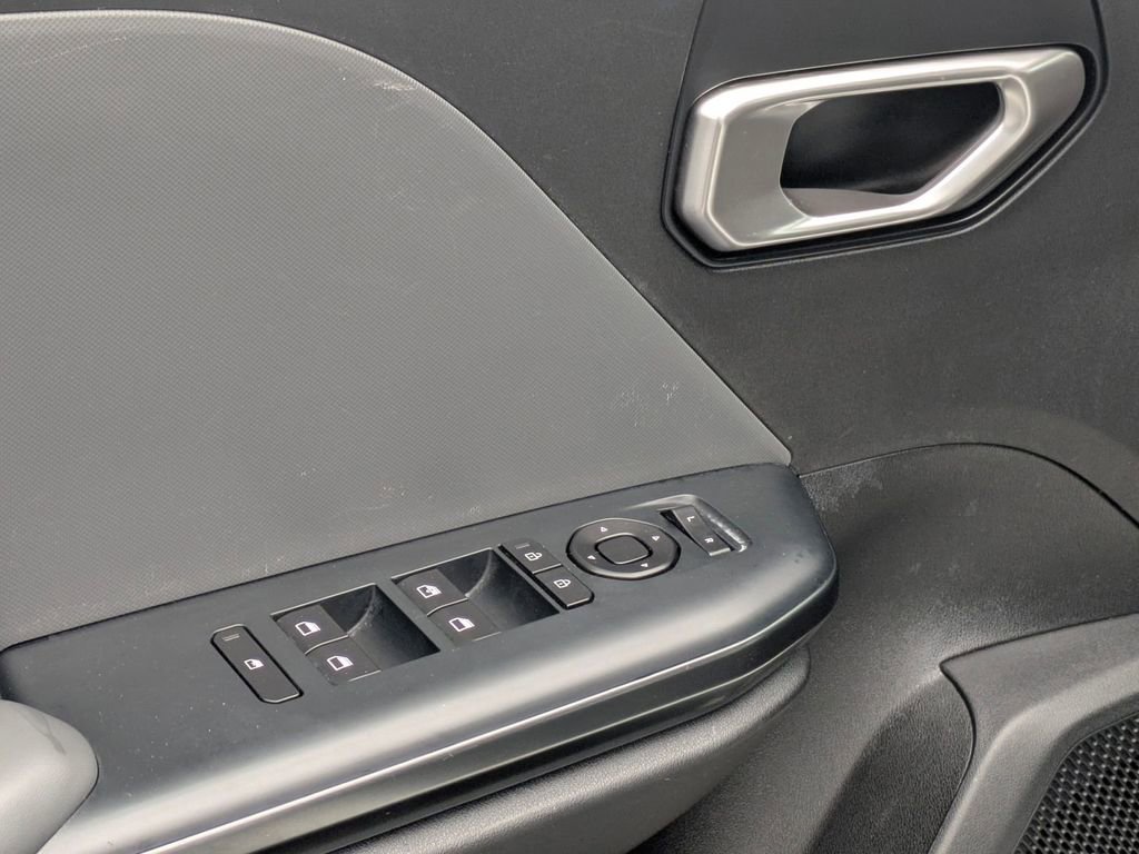 Used 2025 Kia K4 FWD image 14