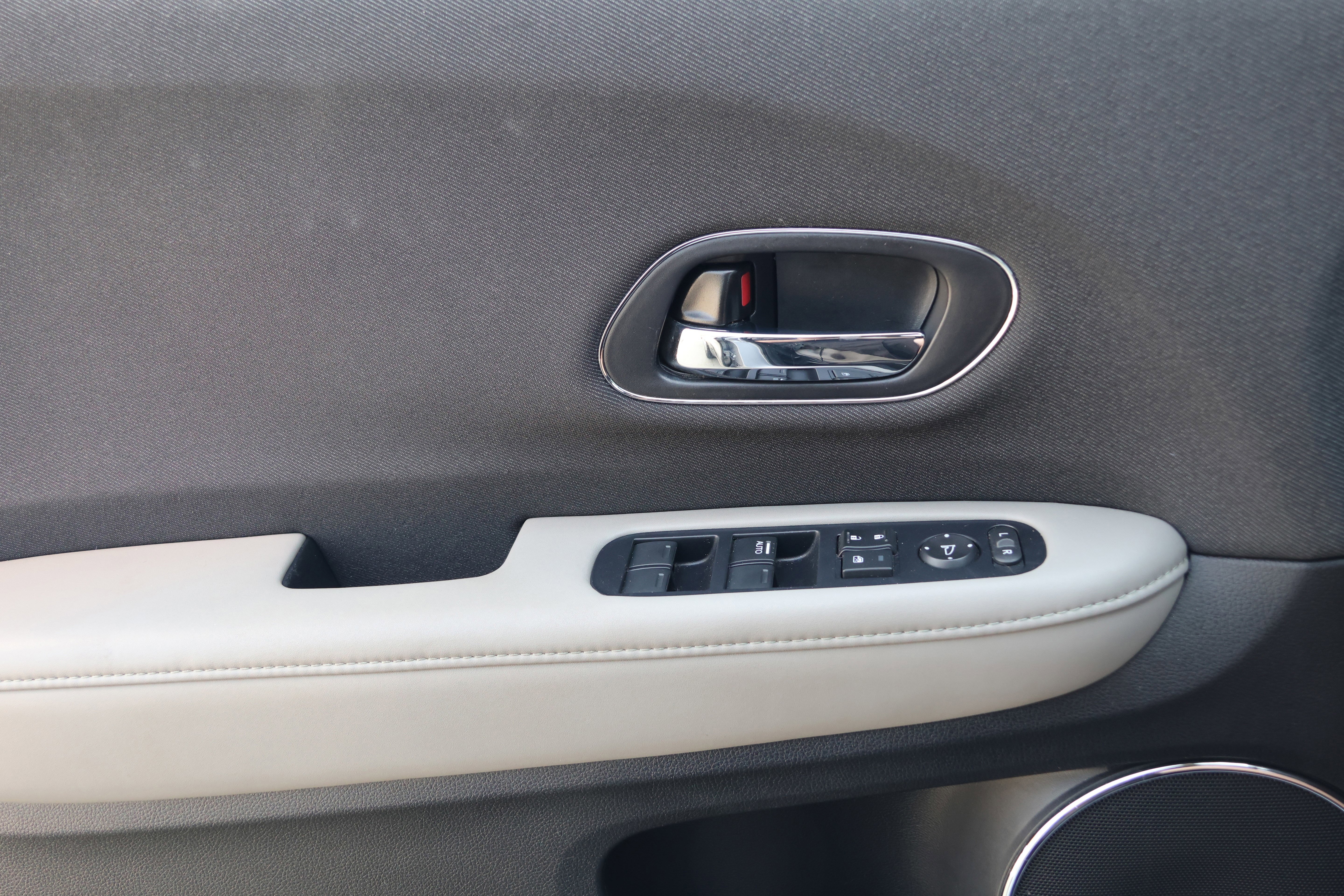 Used 2019 Honda HR-V EX image 12