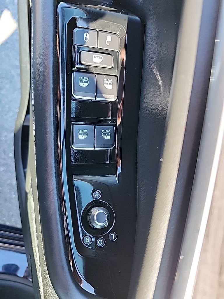 Certified 2024 Jeep Grand Cherokee Overland image 29