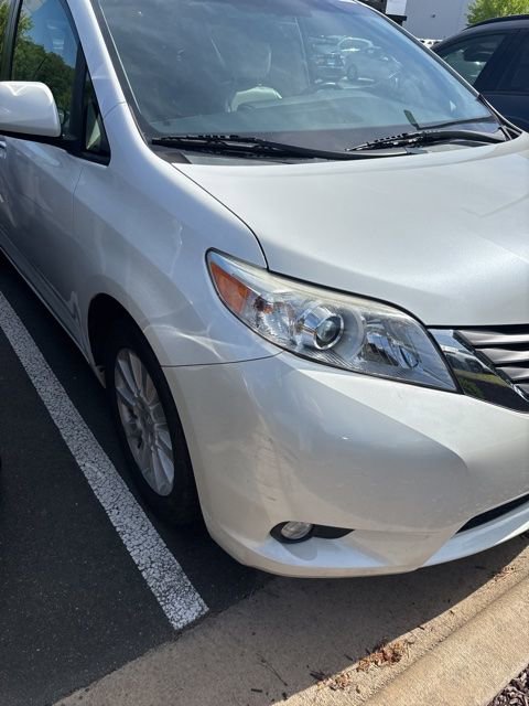 Used 2015 Toyota Sienna XLE w/ XLE Navigation Package AWD/4WD image 6