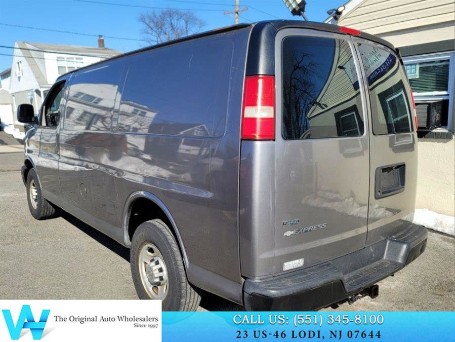 Used 2010 Chevrolet Express 2500 image 4