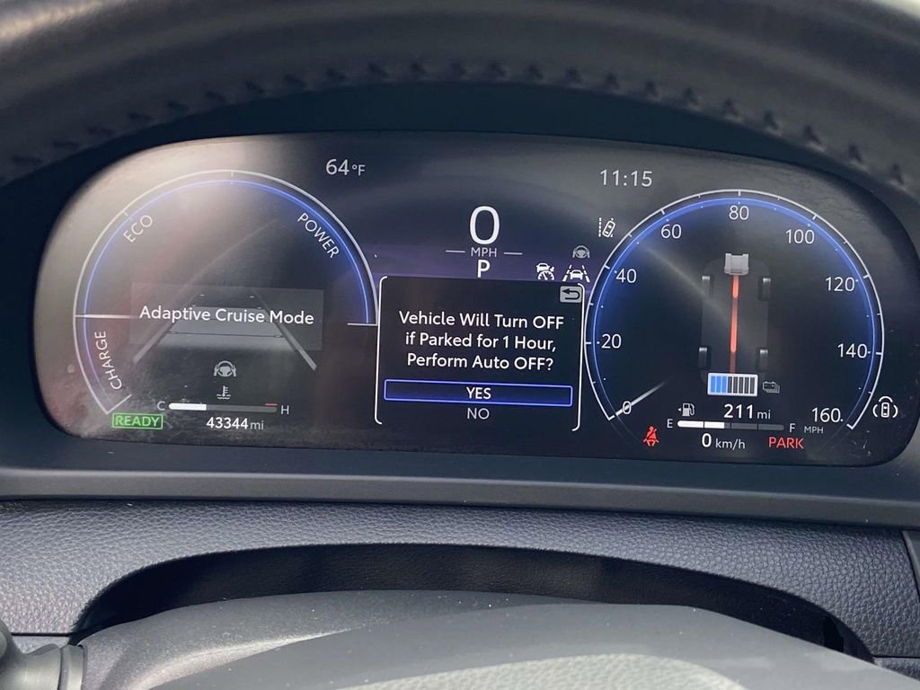 Used 2023 Toyota Crown Limited image 38