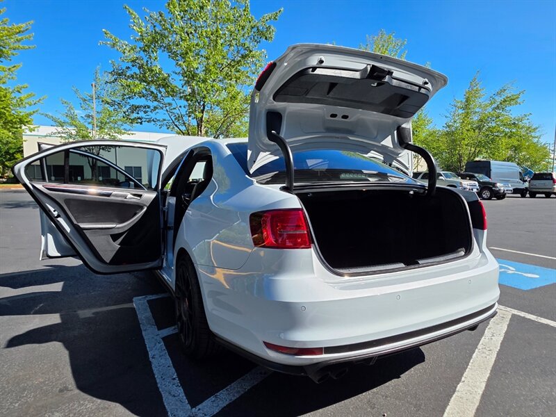 Used 2017 Volkswagen Jetta GLI FWD image 27