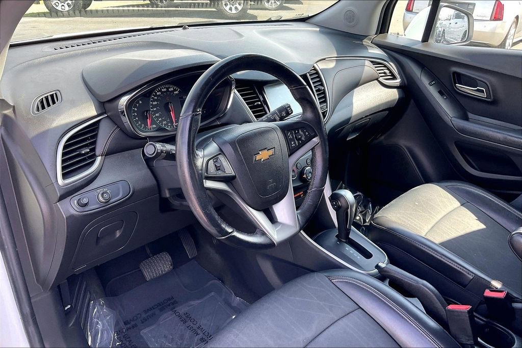 Used 2017 Chevrolet Trax LT w/ LT Convenience Package image 19