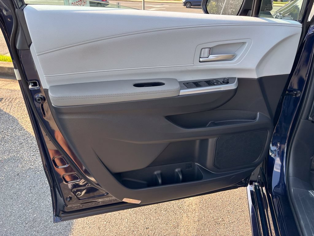 New 2026 Toyota Sienna XLE FWD image 10