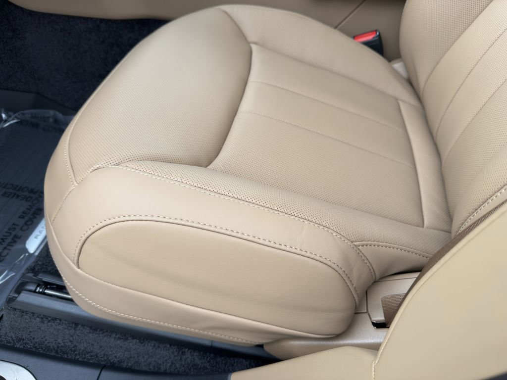 New 2025 Land Rover Range Rover SE image 13