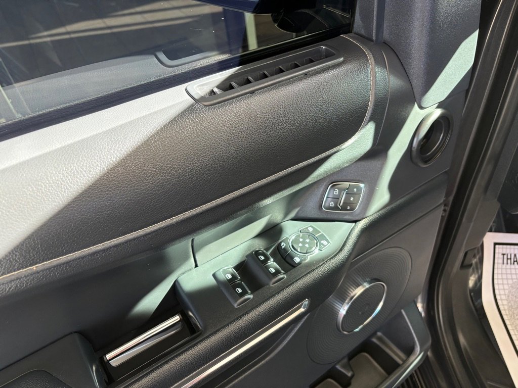 Used 2023 Ford Expedition Max XLT image 9