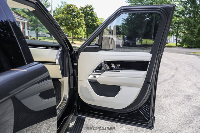 Used 2025 Land Rover Range Rover Long Wheelbase SE AWD/4WD image 24