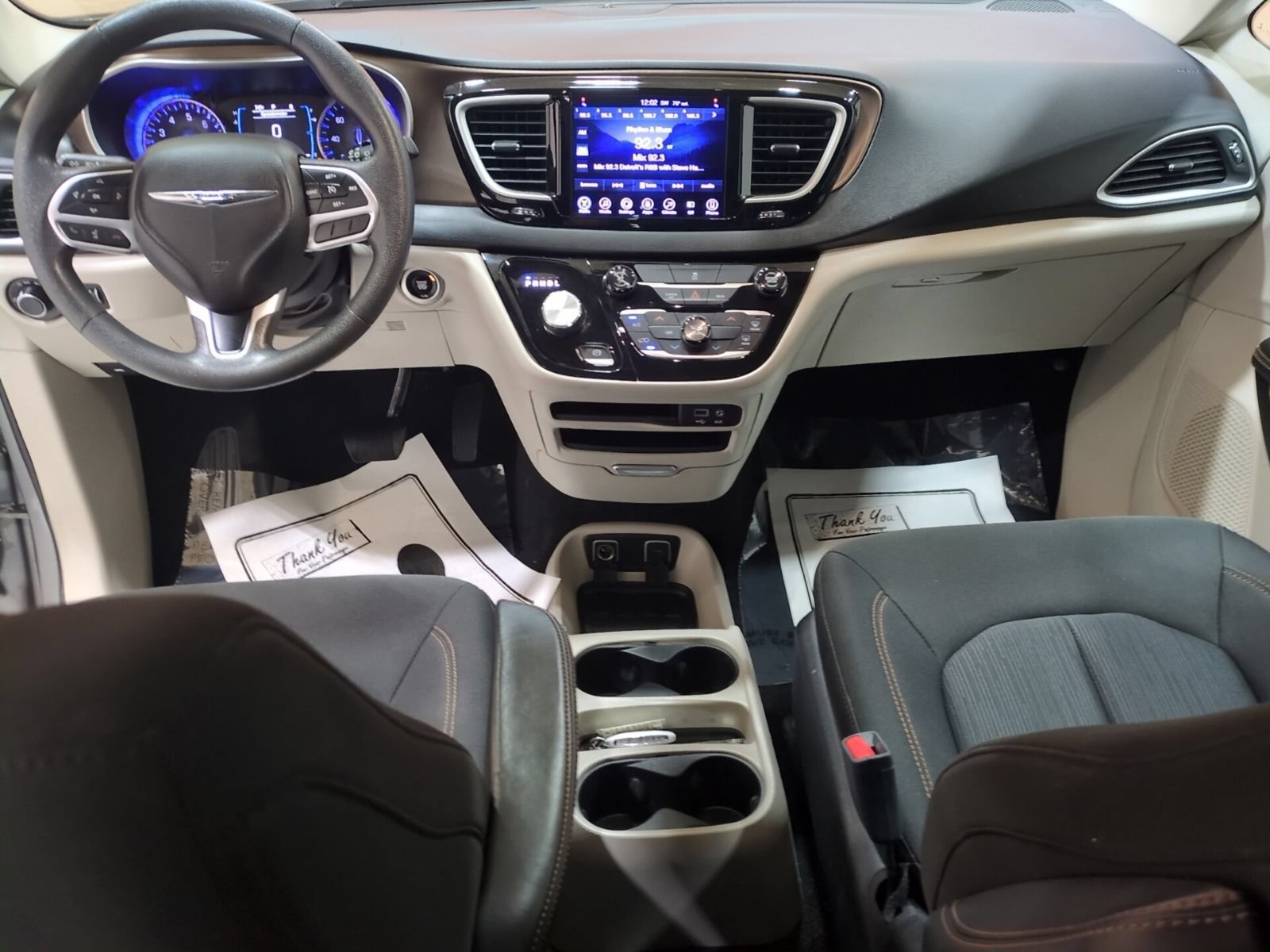 Used 2017 Chrysler Pacifica Touring FWD image 16