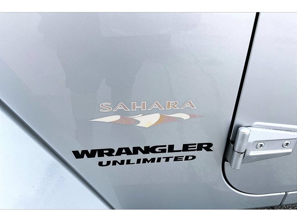 Used 2011 Jeep Wrangler Unlimited Sahara w/ Dual Top Group AWD/4WD image 37