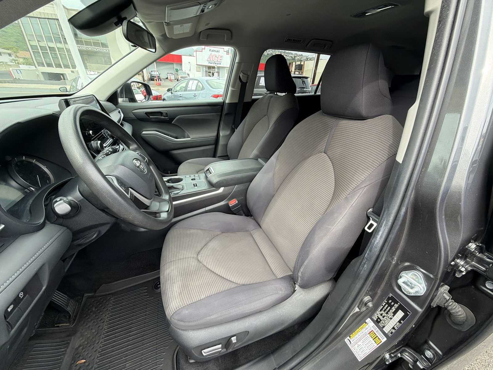Used 2023 Toyota Highlander L FWD image 11