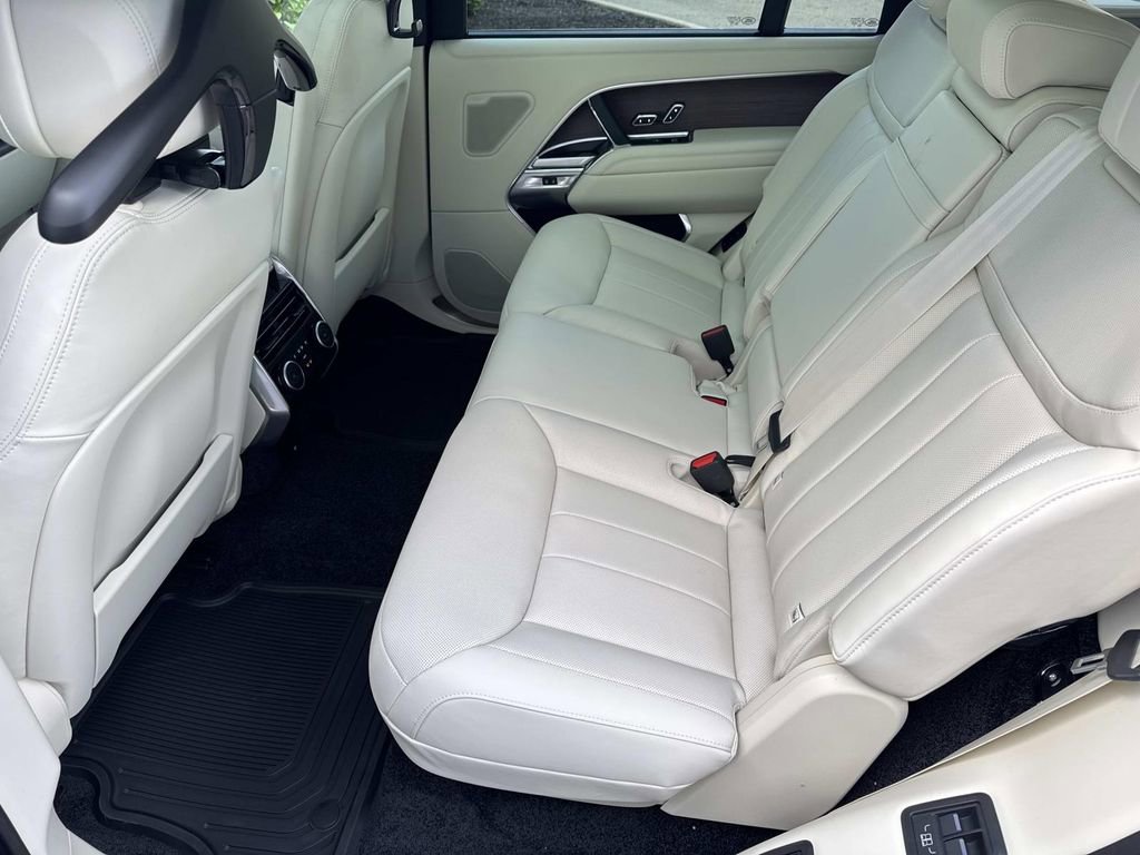 New 2026 Land Rover Range Rover Long Wheelbase SE AWD/4WD image 16