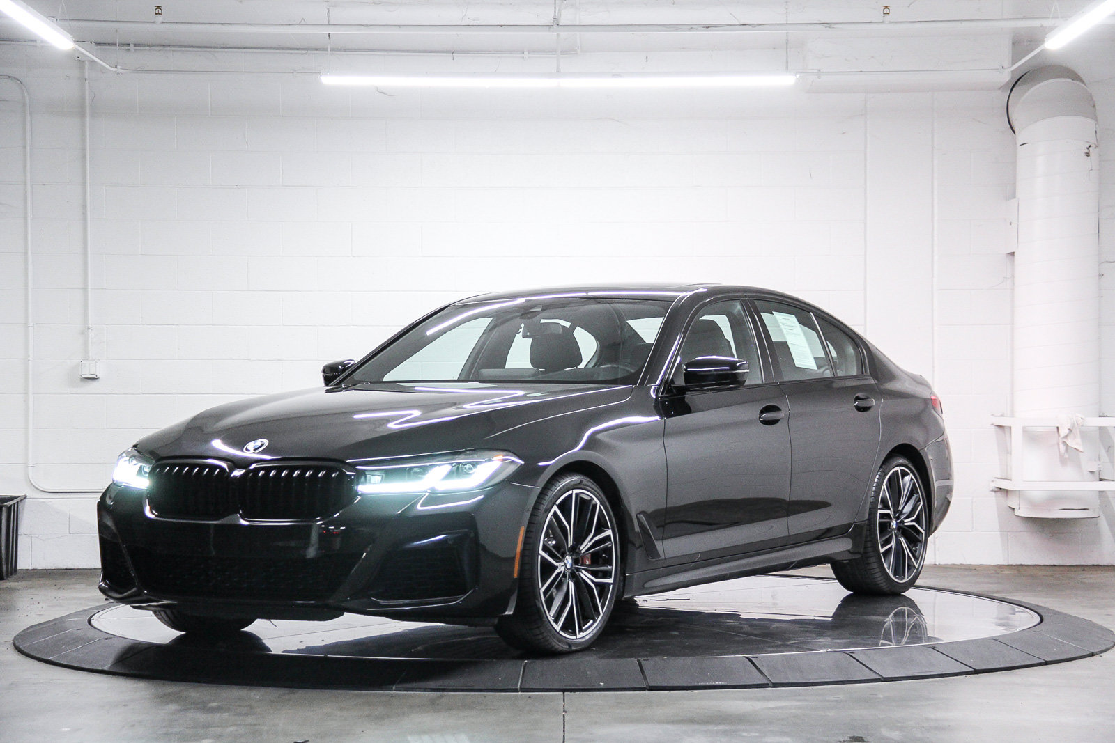 Used 2023 BMW 540i w/ M Sport Package RWD image 3