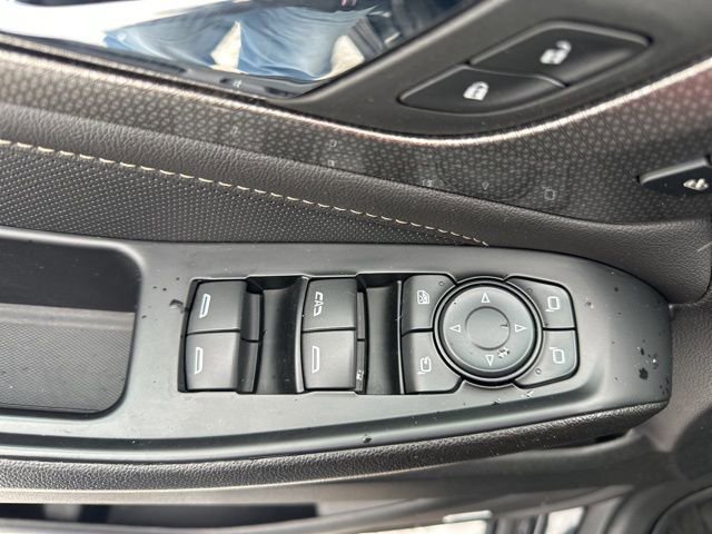 Used 2023 Chevrolet Traverse Premier w/ Redline Edition image 12