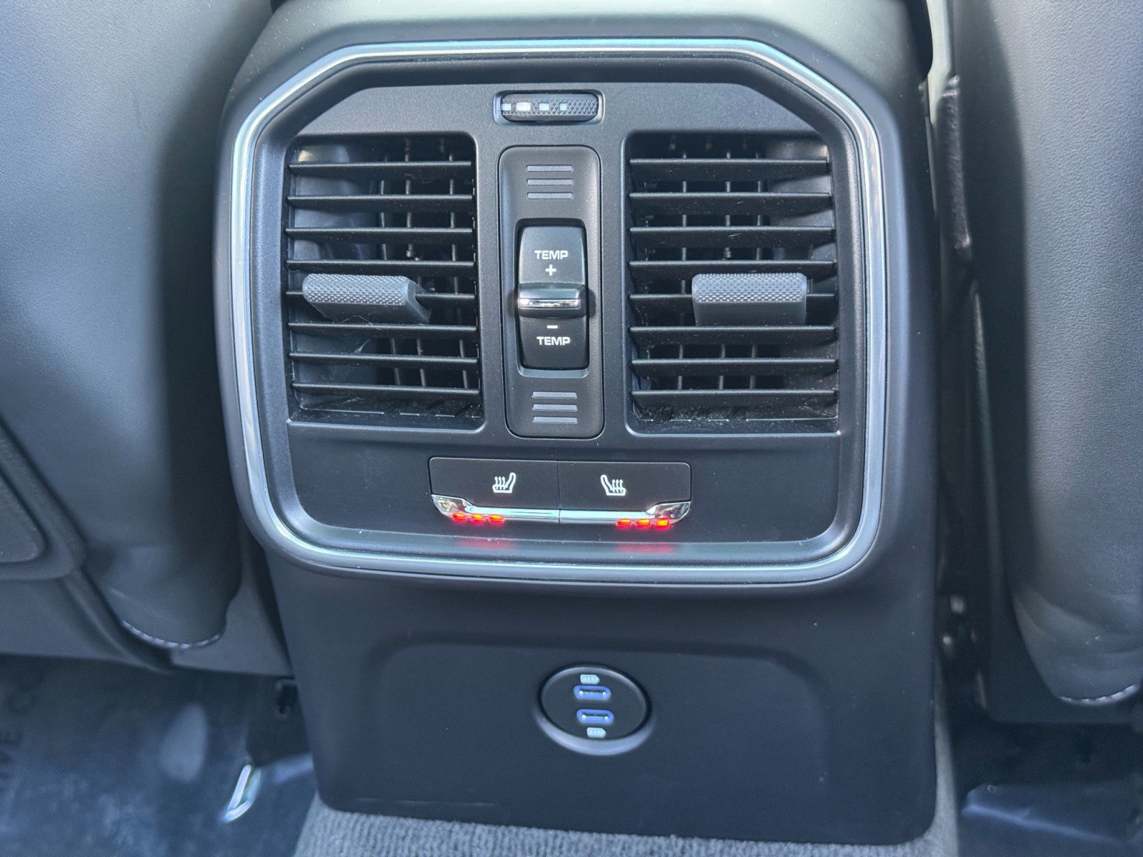 Used 2023 Porsche Macan image 34