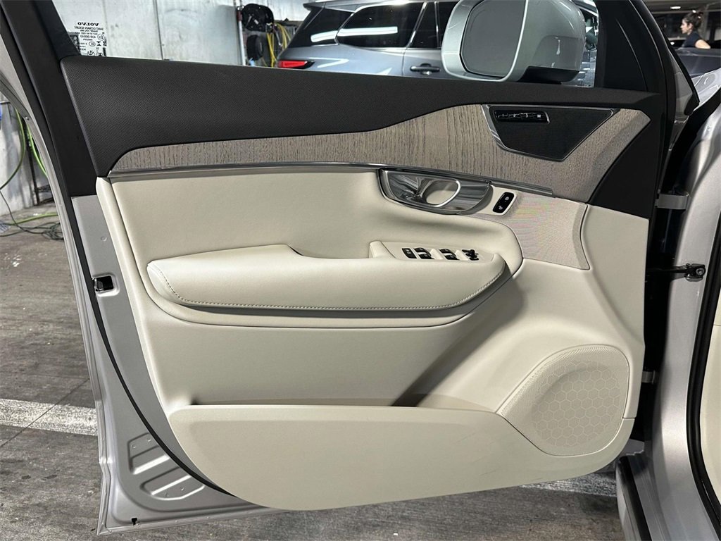 Used 2025 Volvo XC90 B5 Plus image 11